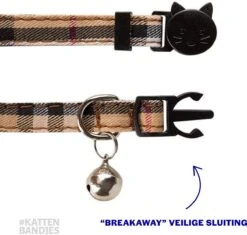 Halsband Kat | Kattenband | Kattenhalsbandje | Kitten | Kattenbandje Met Belletje | Kattenhalsbandjes Met Veiligheidssluiting In Dé Klassieke Beige Ruit -Kattenbenodigdheden Winkel 1200x1140 7