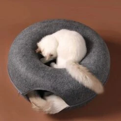 Merkloos A.K.A. Kattentunnel En Kattenmand In-1 – Kattenspeelgoed Speeltunnel Kattenhuis – Kattenhol Rond Kattenspeeltjes - Cat Cave Donut - Antraciet Vilt -Kattenbenodigdheden Winkel 1200x1196 2