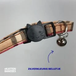 Halsband Kat | Kattenband | Kattenhalsbandje | Kitten | Kattenbandje Met Belletje | Kattenhalsbandjes Met Veiligheidssluiting In Dé Klassieke Beige Ruit -Kattenbenodigdheden Winkel 1200x1200 1209