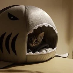 MikaMax Haai Hondenmand - Kattenmand - Dierenmand - Huisdierkussen - Mand Of Bed - Origineel - Extra Zacht Materiaal - 42 X 42 X 36 Cm -Kattenbenodigdheden Winkel 1200x1200 529