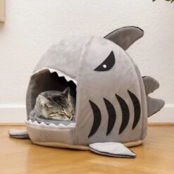 MikaMax Haai Hondenmand - Kattenmand - Dierenmand - Huisdierkussen - Mand Of Bed - Origineel - Extra Zacht Materiaal - 42 X 42 X 36 Cm -Kattenbenodigdheden Winkel 1200x1200 530