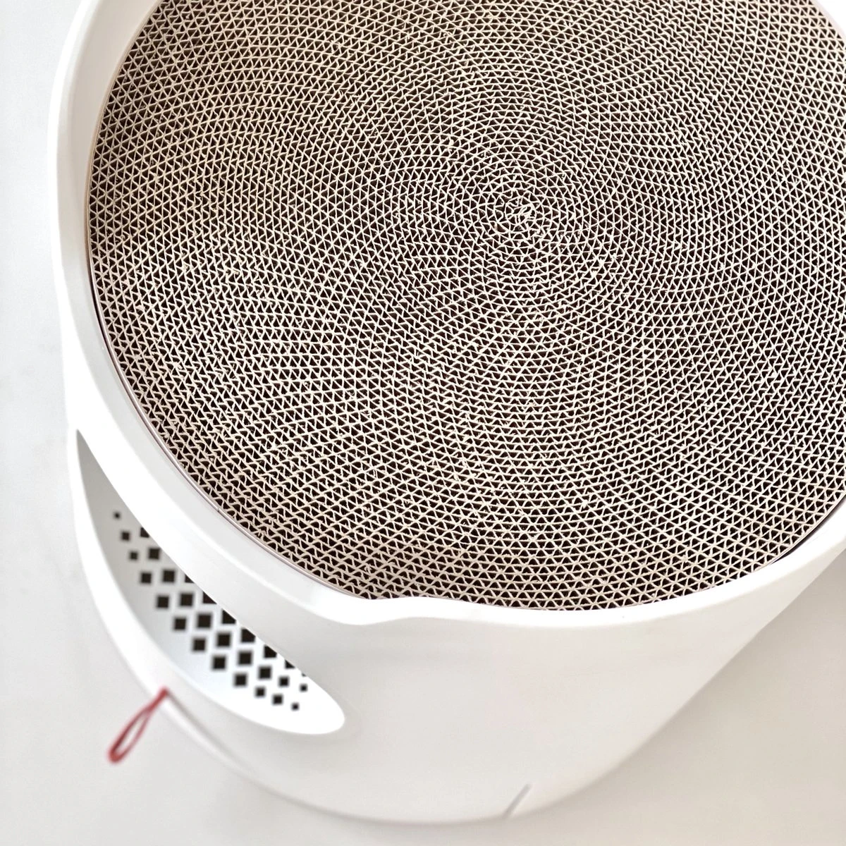 A Sunny Day Kattenbak Met Lade, Bedje En Krabplank - Inclusief Schepje - Design Kattenbak - Wit - Dichte Kattenbak - Kattenbak Gesloten 16 A Sunny Day Kattenbak Met Lade, Bedje En Krabplank - Inclusief Schepje - Design Kattenbak - Wit - Dichte Kattenbak - Kattenbak Gesloten - Afbeelding 16