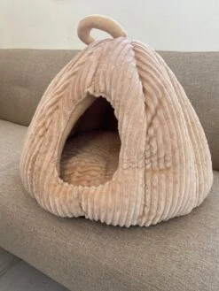 By Tiekeman Kattenmand Pompoen - Beige - Luxe Kattenmand - Kattenkussen - Anti Slip - 40x40x38 Cm -Kattenbenodigdheden Winkel 900x1200 25